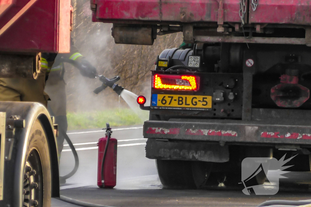 Brandmelding bij vrachtwagen door vastgelopen rem