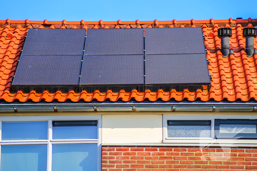 Kortsluiting in zonnepanelen zorgt voor brandweerinzet
