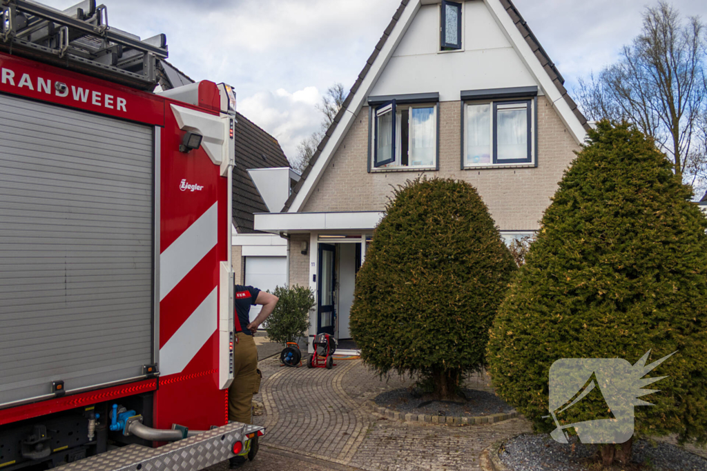 Bewoner naar ziekenhuis na accubrand in woning