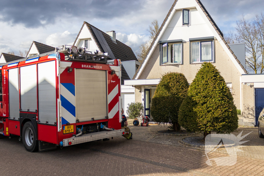 Bewoner naar ziekenhuis na accubrand in woning