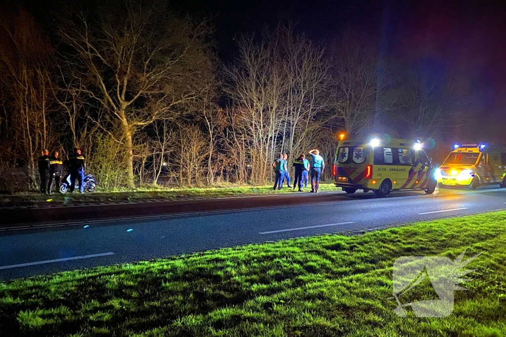 Hulpdiensten ingezet voor persoon die onderuit gaat met scooter