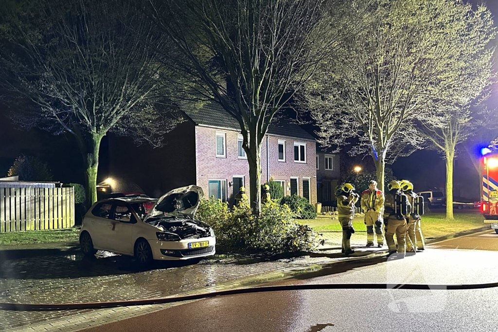 Auto gaat verloren door brand