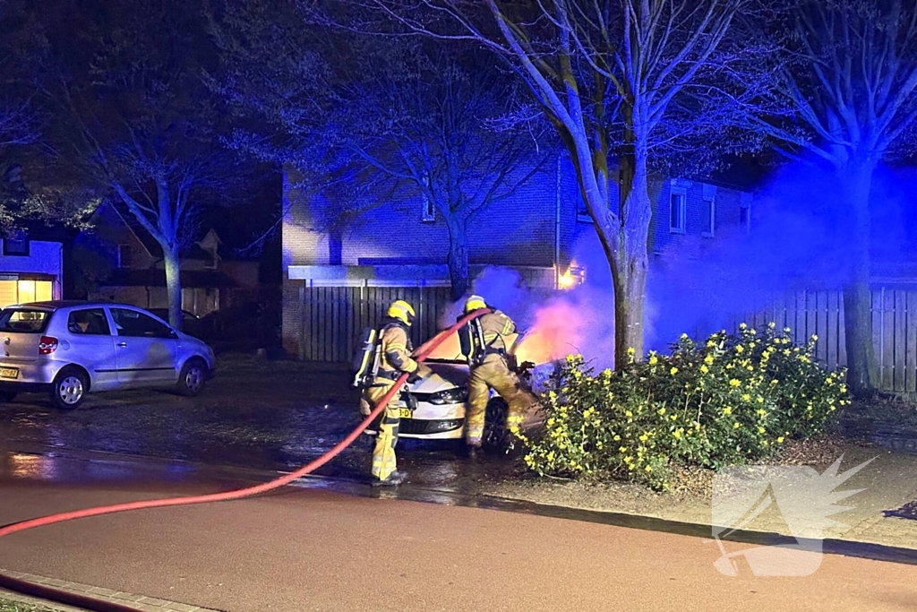 Auto gaat verloren door brand