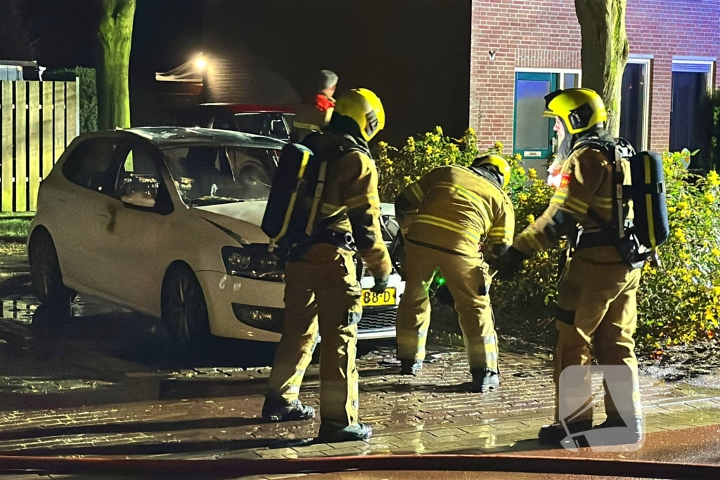 Auto gaat verloren door brand