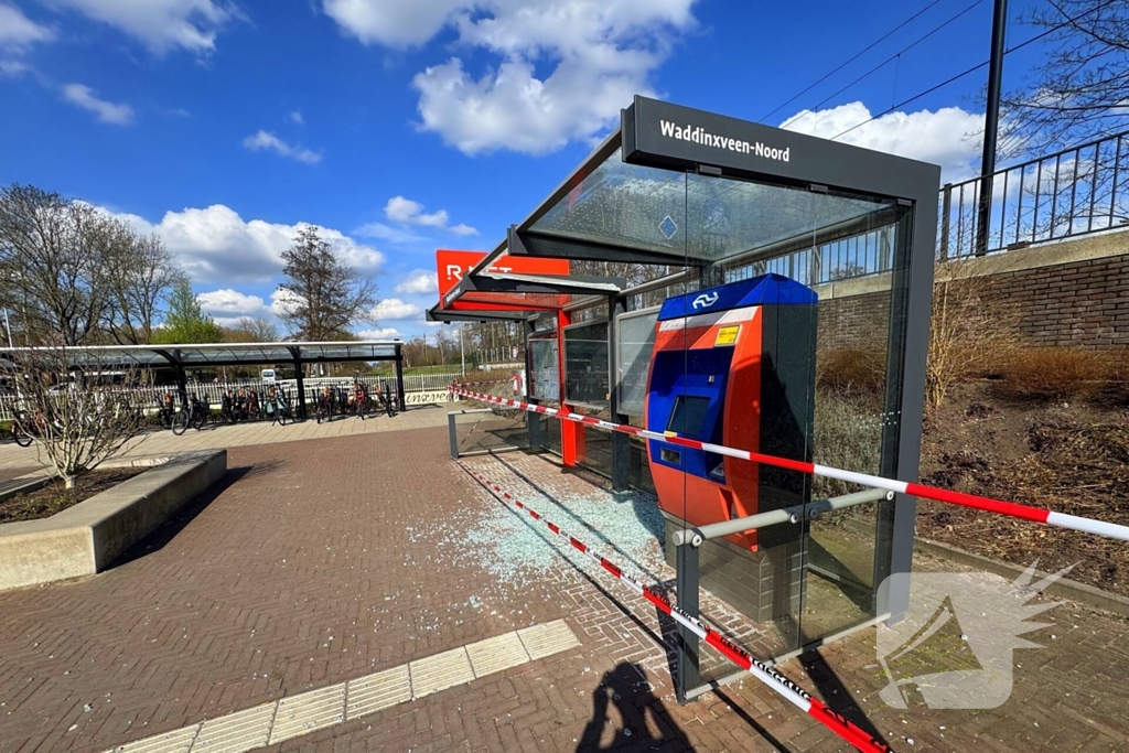Halte bij NS-station volledig vernield