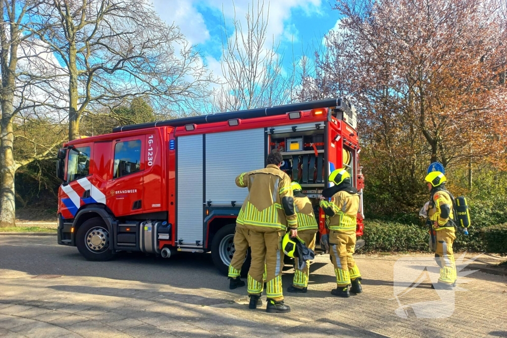 Brandweer blust buitenbrand