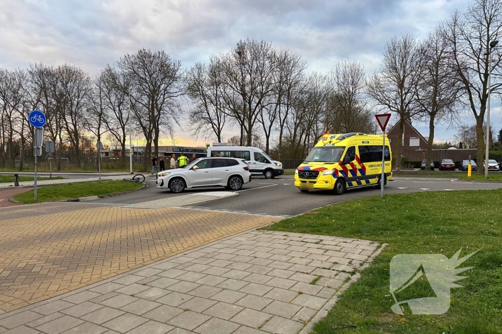 Fietser en automobilist met elkaar in botsing