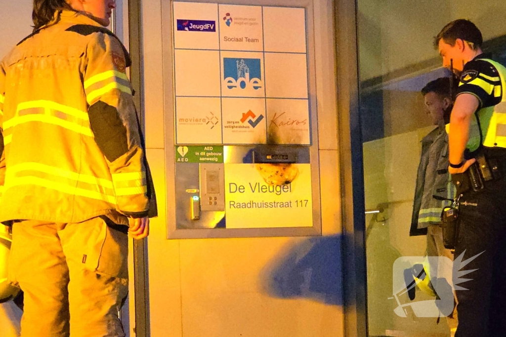 Brand in brievenbus van kantoorgebouw