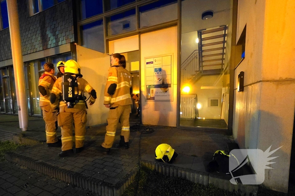Brand in brievenbus van kantoorgebouw