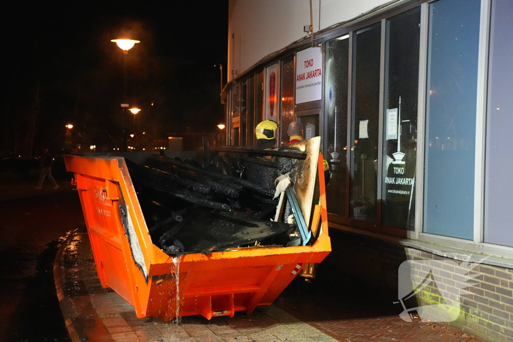 Brandweer ingezet voor brand in een afval container