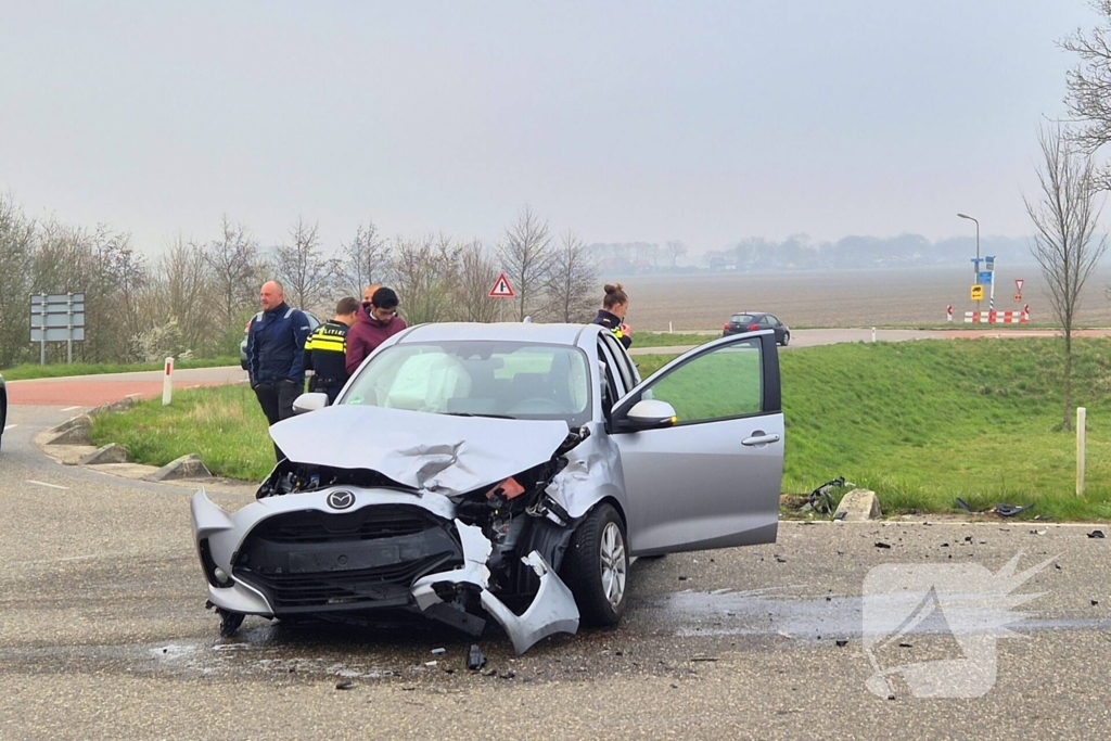 Automobilist rijdt van talud af na aanrijding