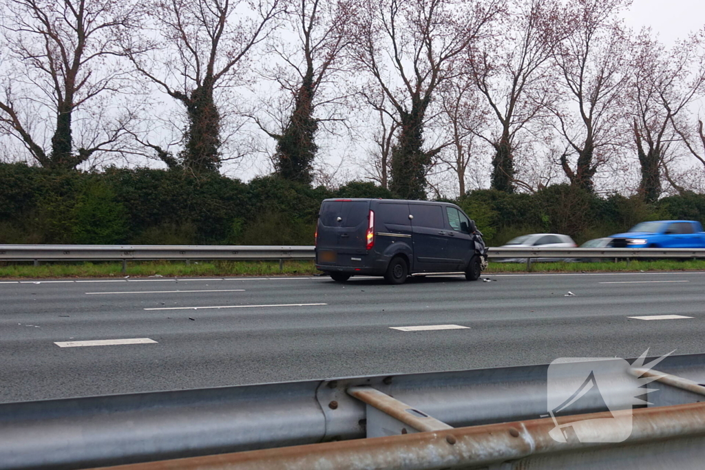 Vrouw komt om bij botsing tussen voertuigen