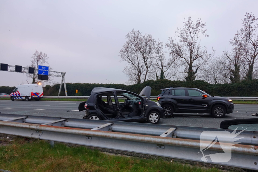 Vrouw komt om bij botsing tussen voertuigen