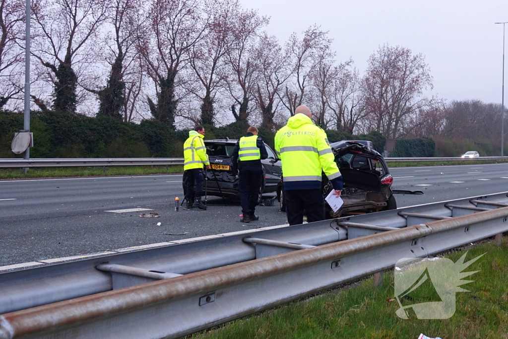 Vrouw komt om bij botsing tussen voertuigen