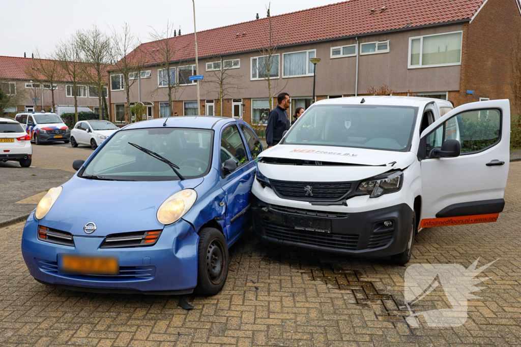 Ongeval tussen bestelbus en auto