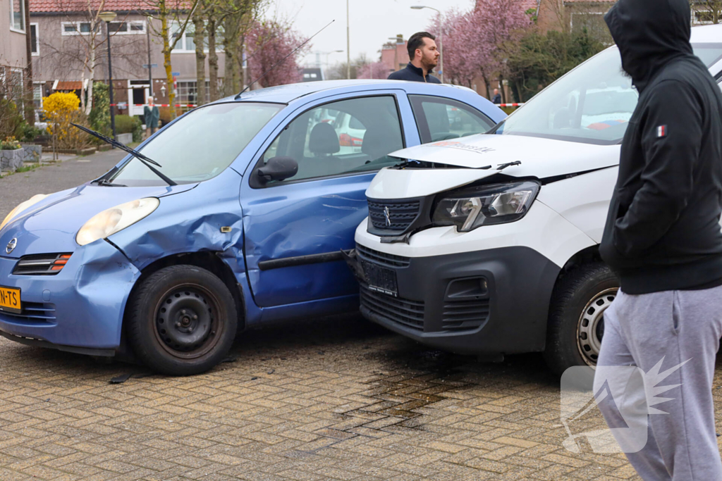Ongeval tussen bestelbus en auto