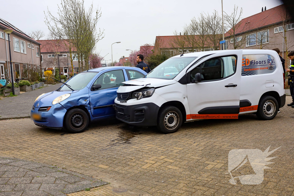 Ongeval tussen bestelbus en auto