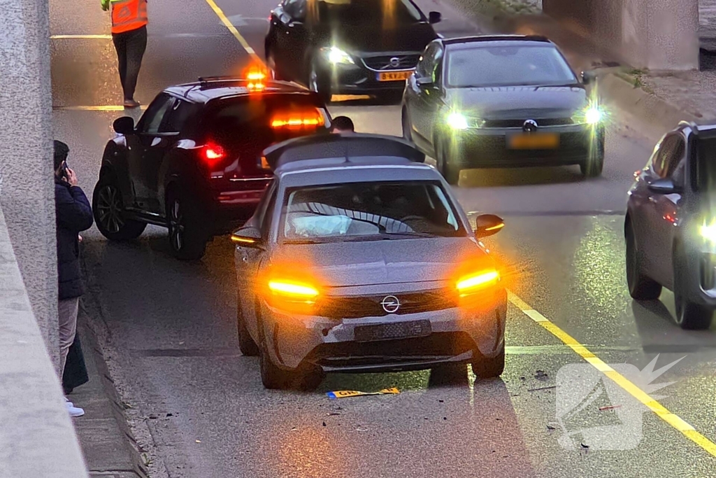 Aanrijding tussen twee automobilisten in een tunnel