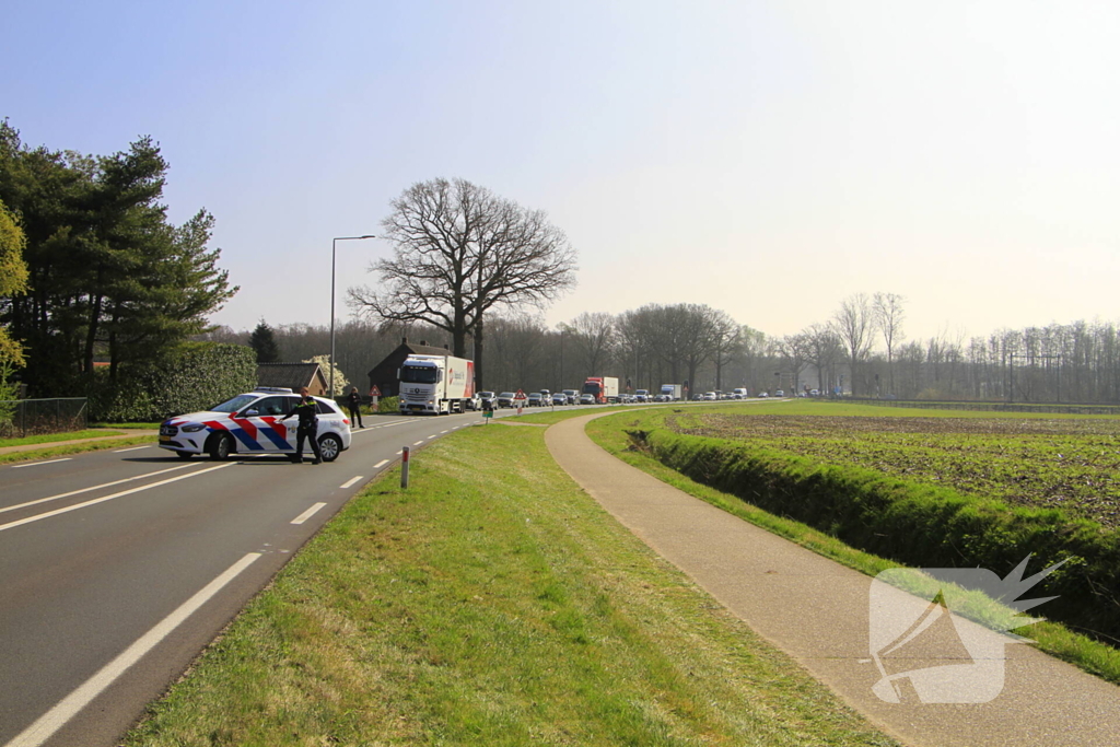 18-jarige scooterrijdster overleden na botsing met bestelbus