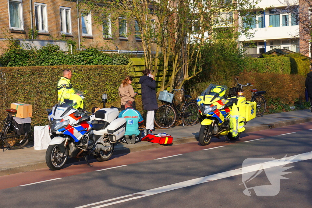 Persoon op fiets komt ongelukkig ten val en raakt gewond