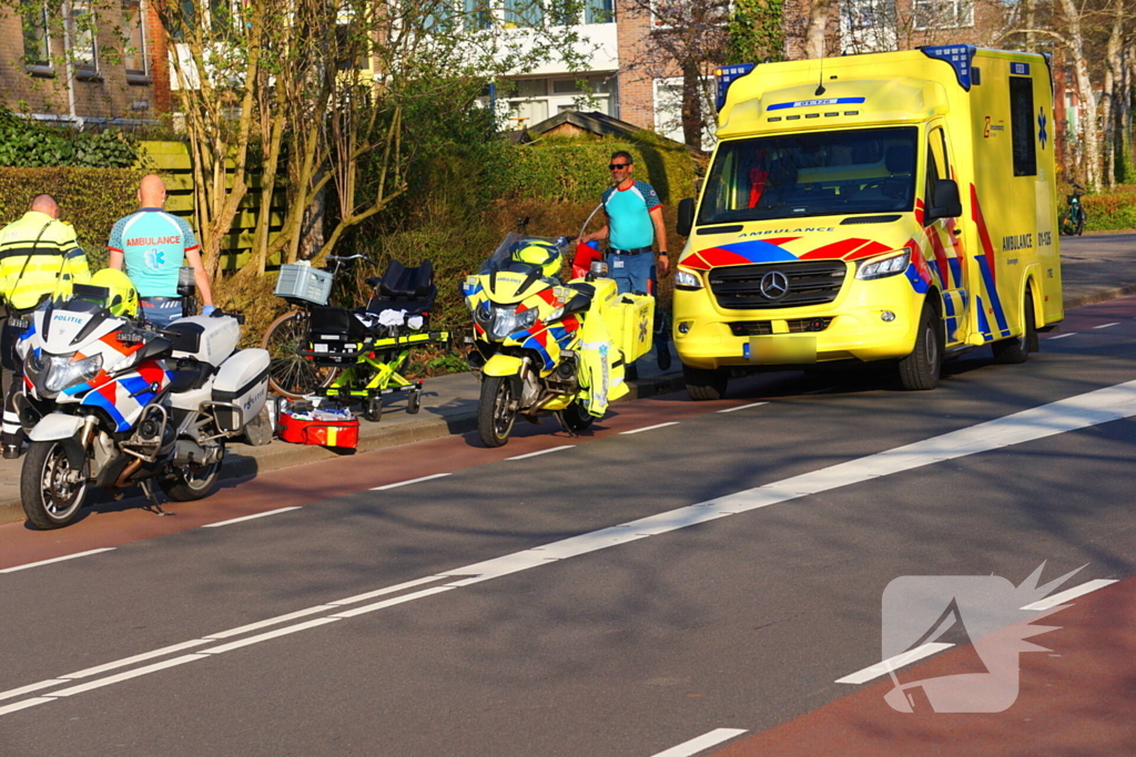 Persoon op fiets komt ongelukkig ten val en raakt gewond