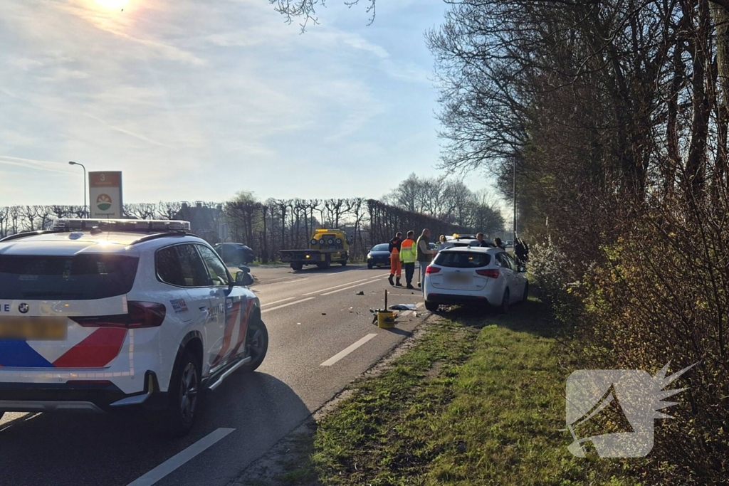 Twee voertuigen beschadigd bij aanrijding