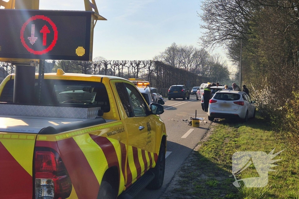 Twee voertuigen beschadigd bij aanrijding