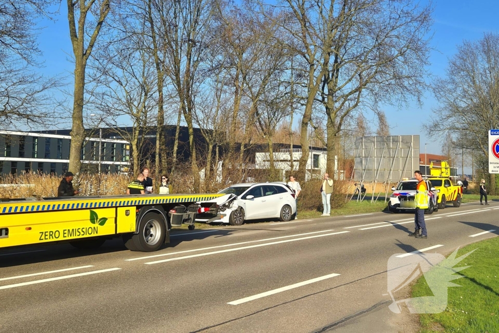 Twee voertuigen beschadigd bij aanrijding