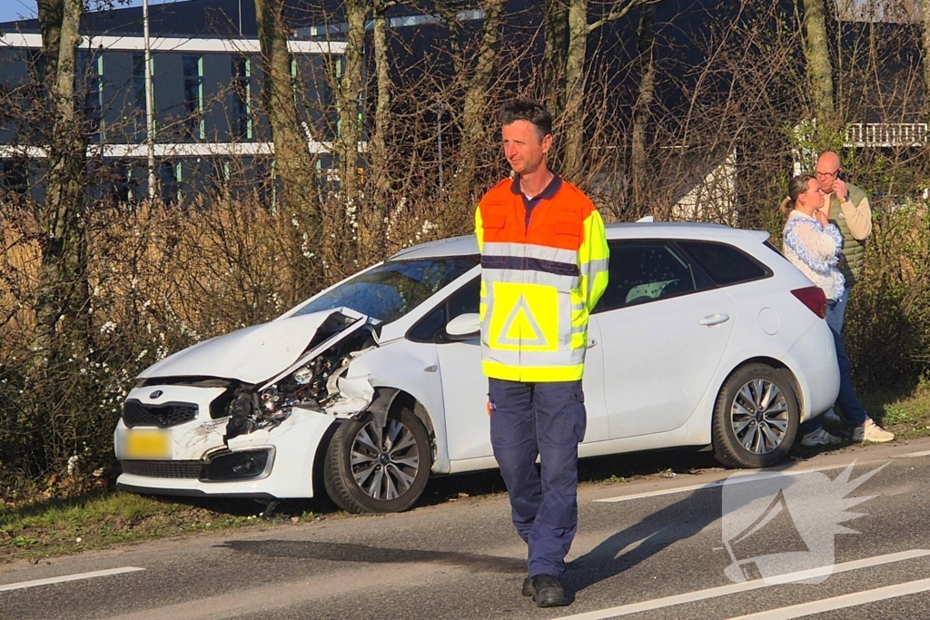 Twee voertuigen beschadigd bij aanrijding