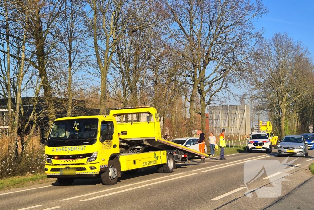 Twee voertuigen beschadigd bij aanrijding