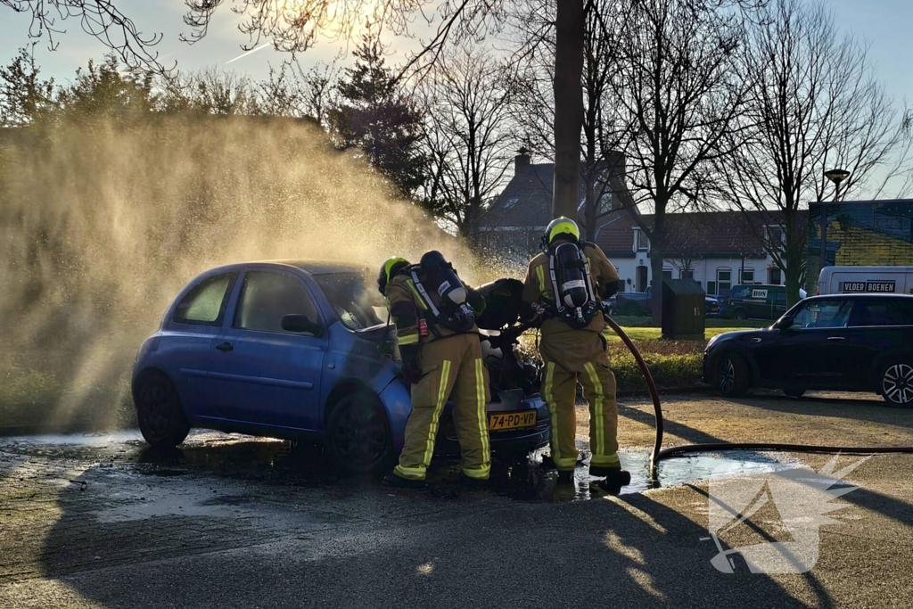 Auto zwaar beschadigd door brand