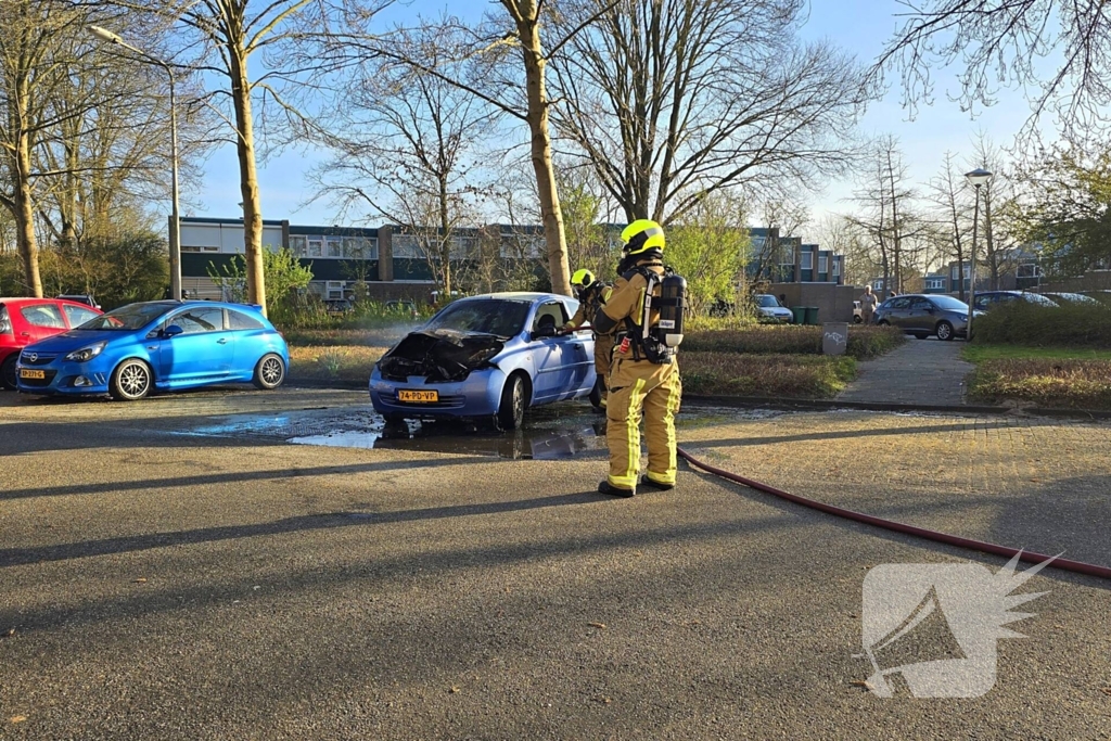 Auto zwaar beschadigd door brand