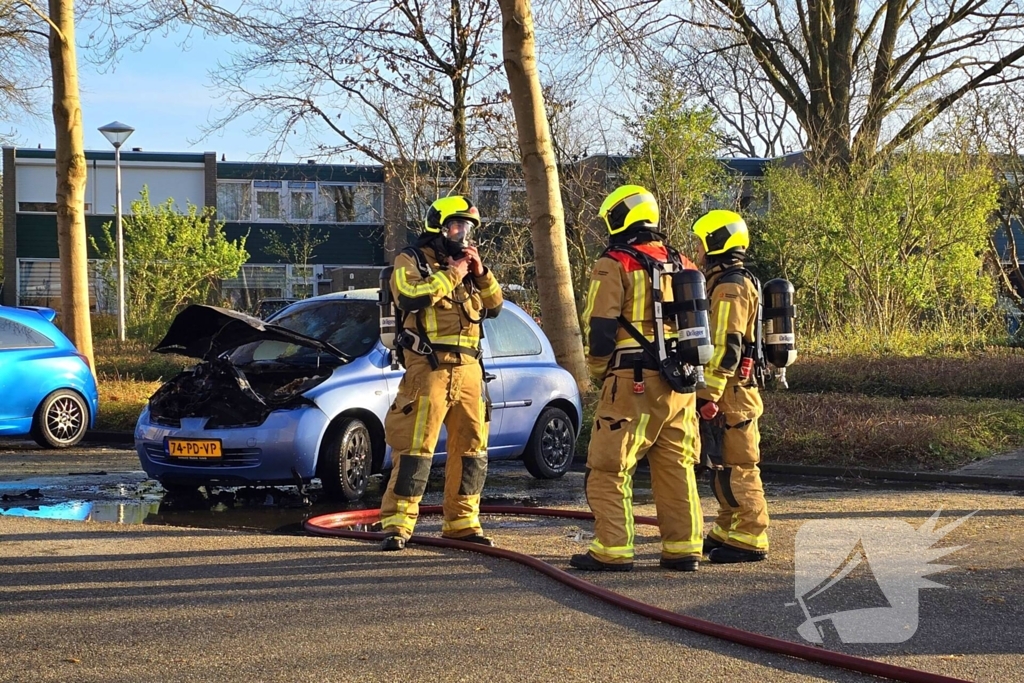 Auto zwaar beschadigd door brand