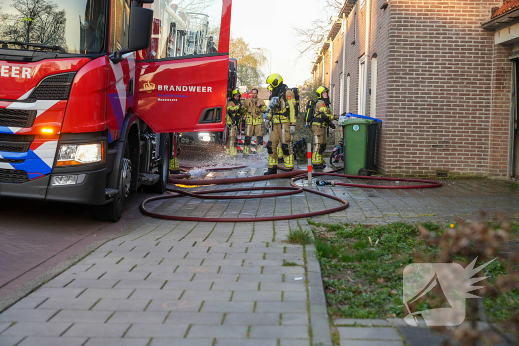 Schuur en woning beschadigd bij brand