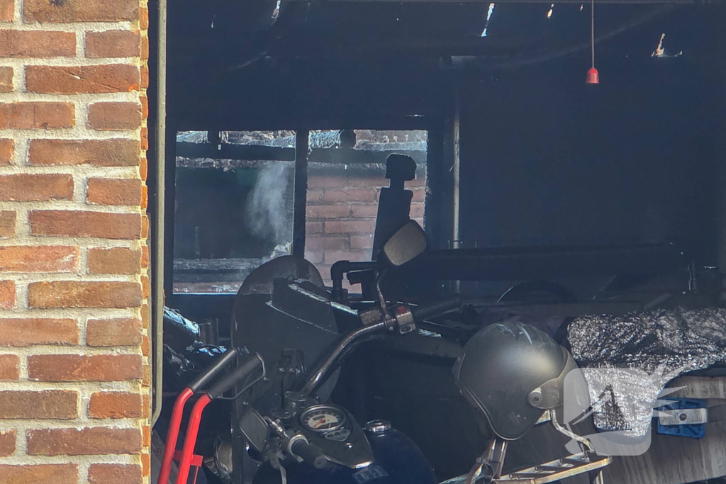 Schuur en woning beschadigd bij brand