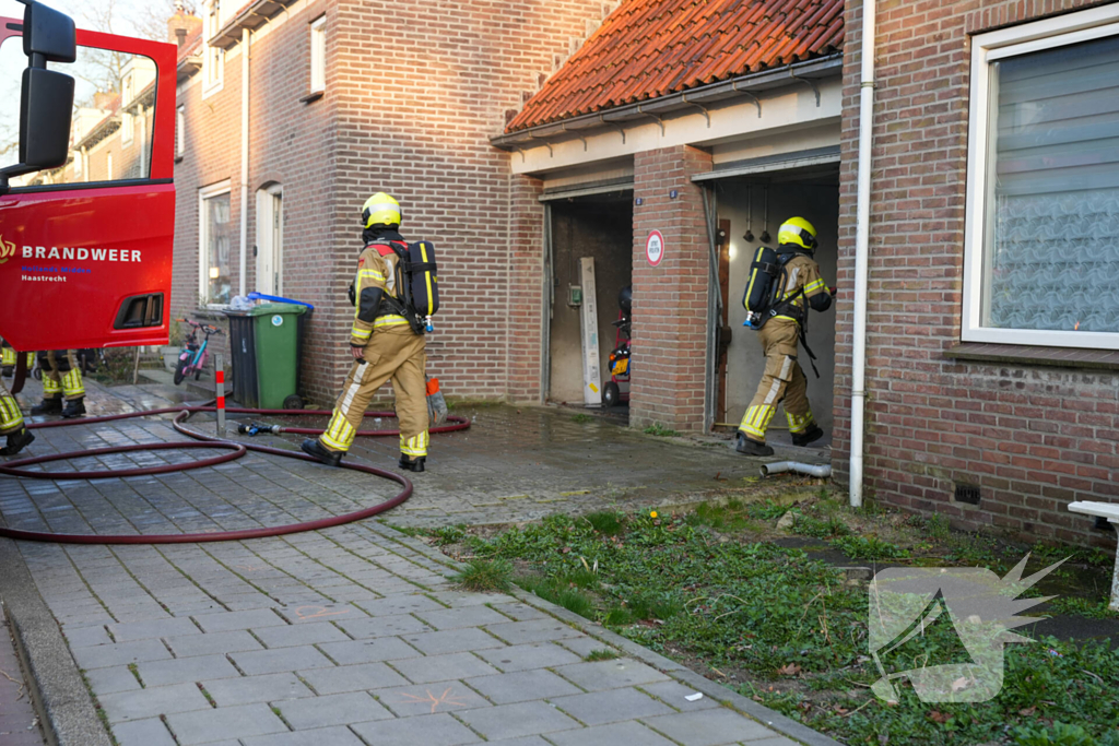 Schuur en woning beschadigd bij brand