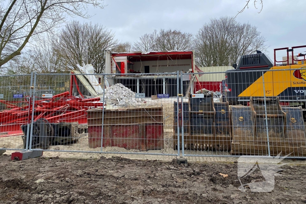 Sloop oude brandweer kazerne begonnen