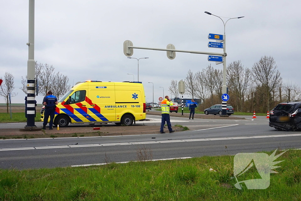 Veel schade bij aanrijding tussen twee voertuigen
