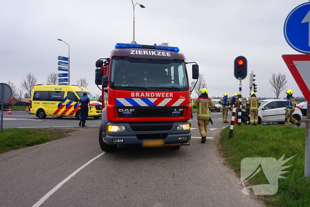 Veel schade bij aanrijding tussen twee voertuigen