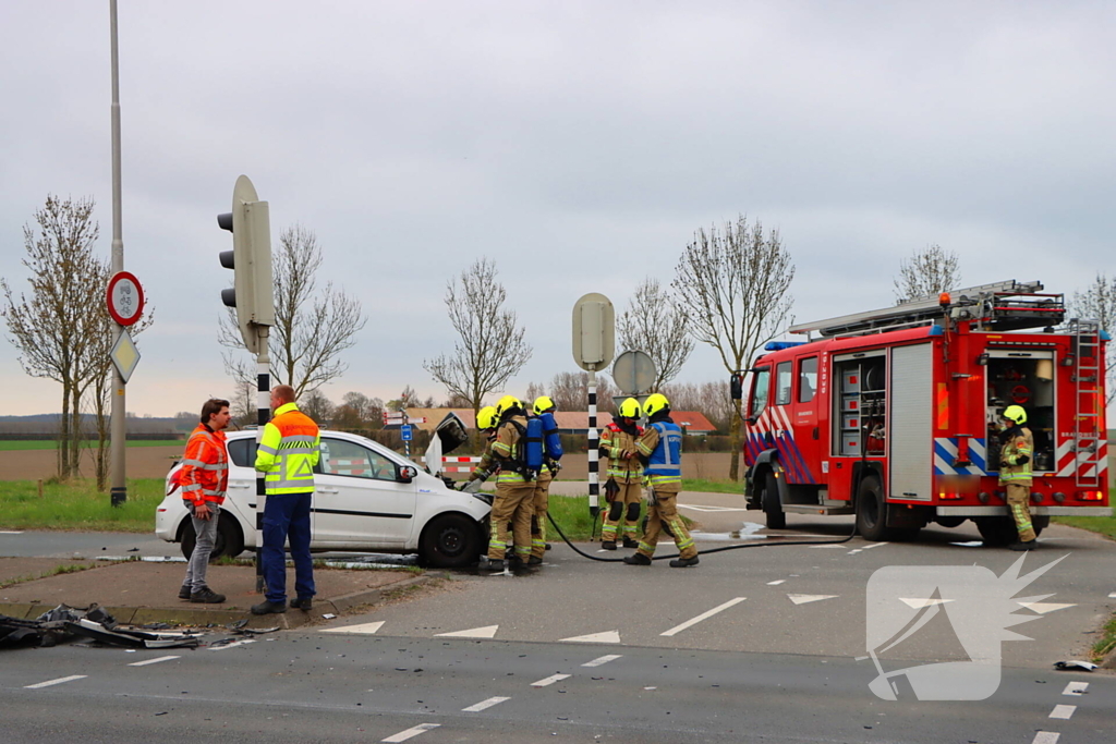 Veel schade bij aanrijding tussen twee voertuigen