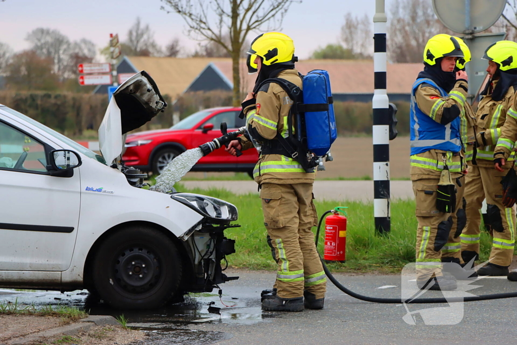 Veel schade bij aanrijding tussen twee voertuigen