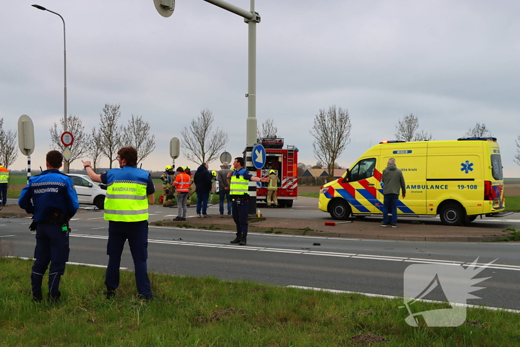Veel schade bij aanrijding tussen twee voertuigen