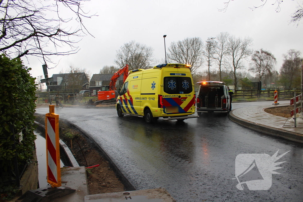 Fietser onderuit op glad wegdek