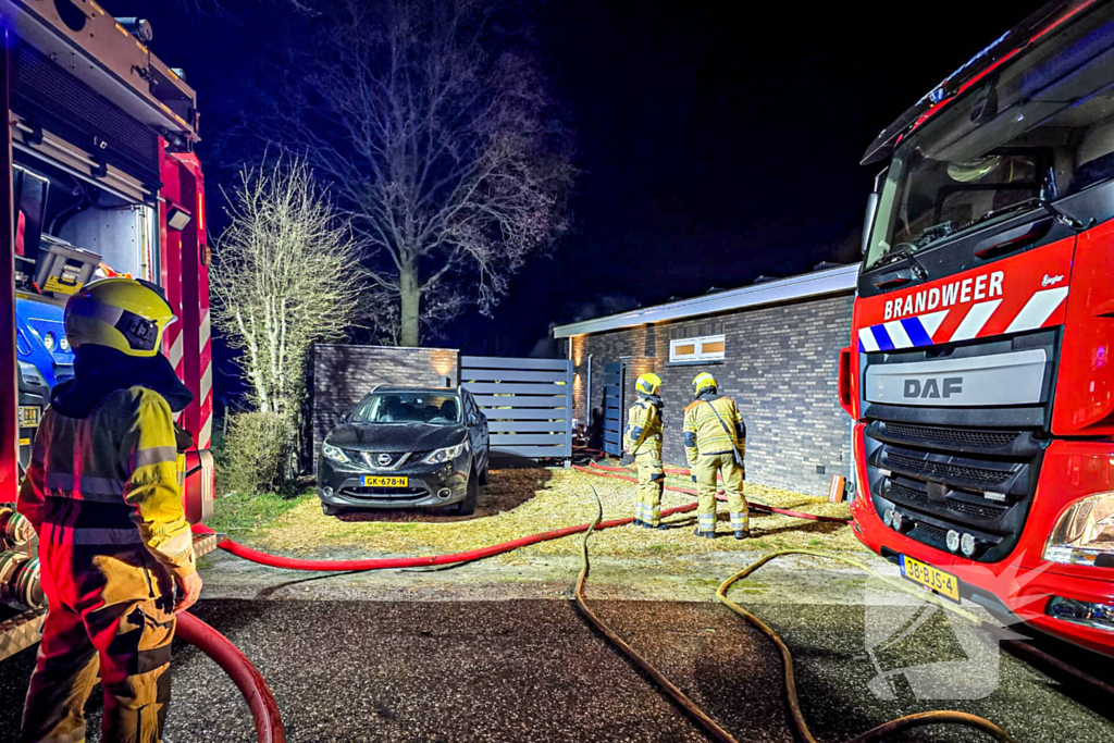 Brand in schuur achter woning
