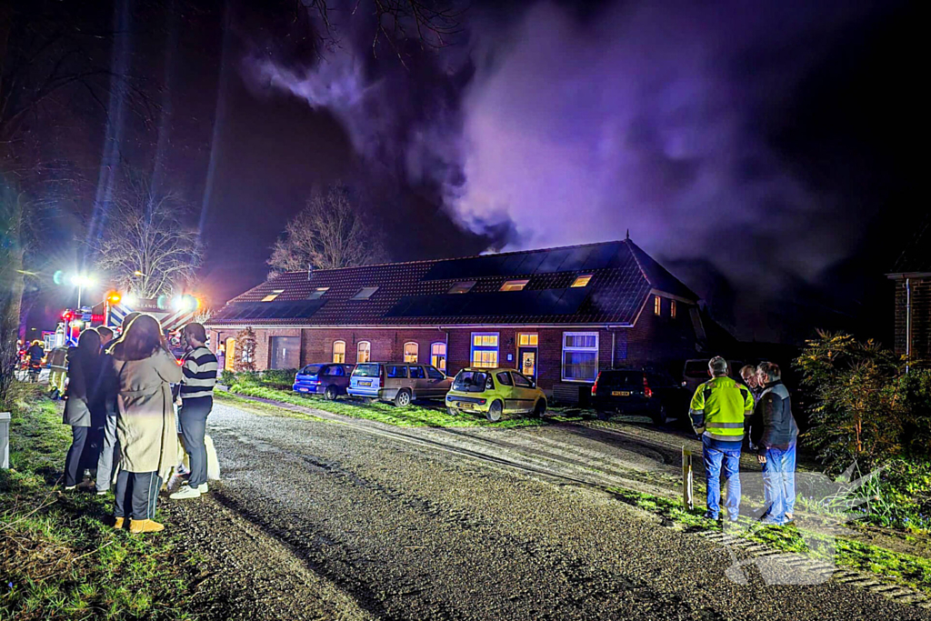 Brand in schuur achter woning