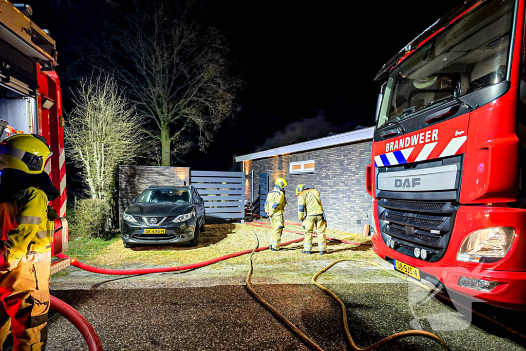 Brand in schuur achter woning