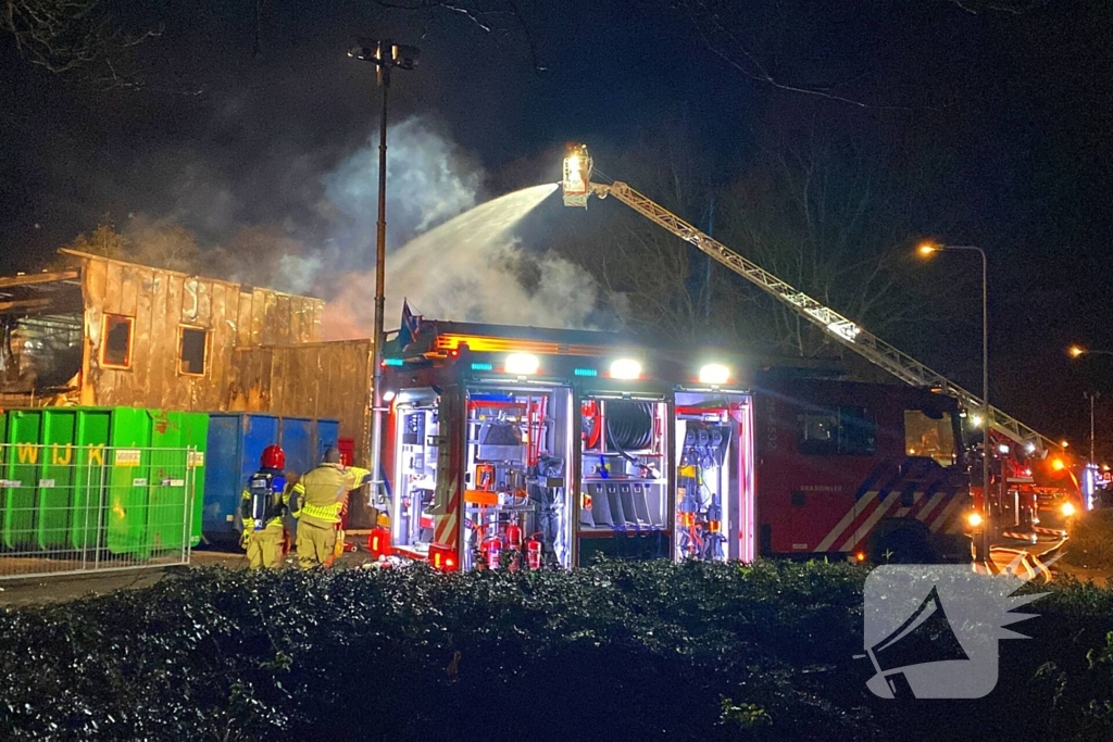 Oude brandweerkazerne gaat in vlammen op