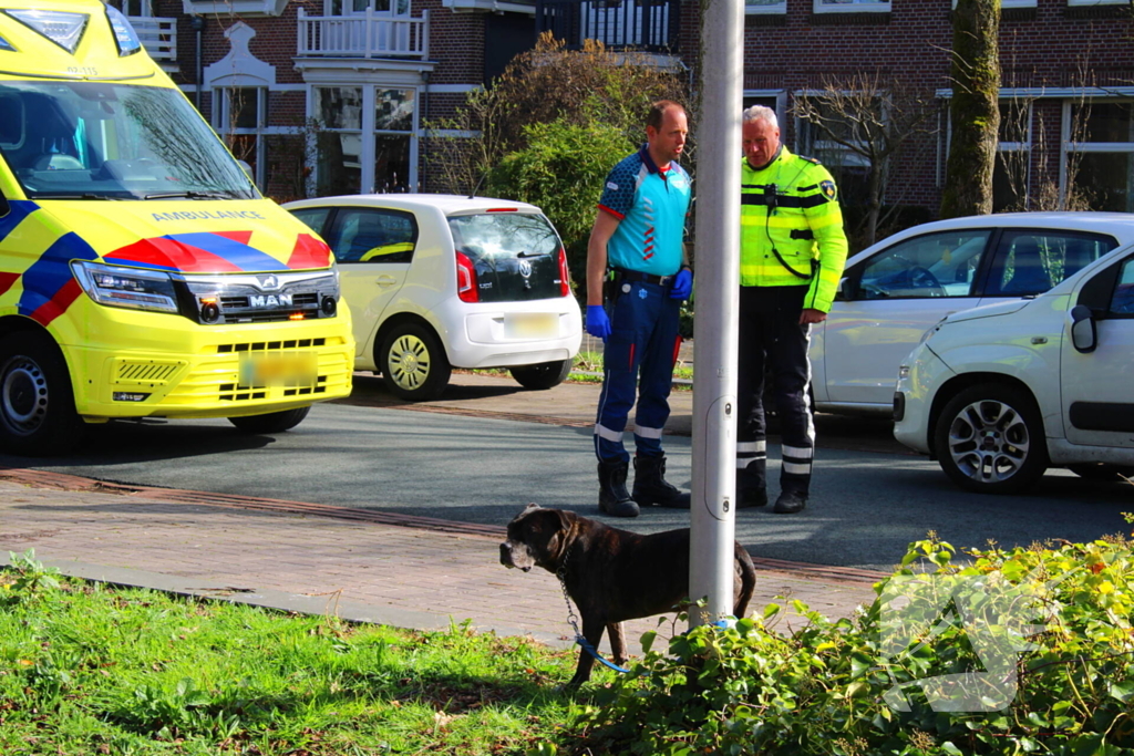 Voetganger komt in botsing met personenauto