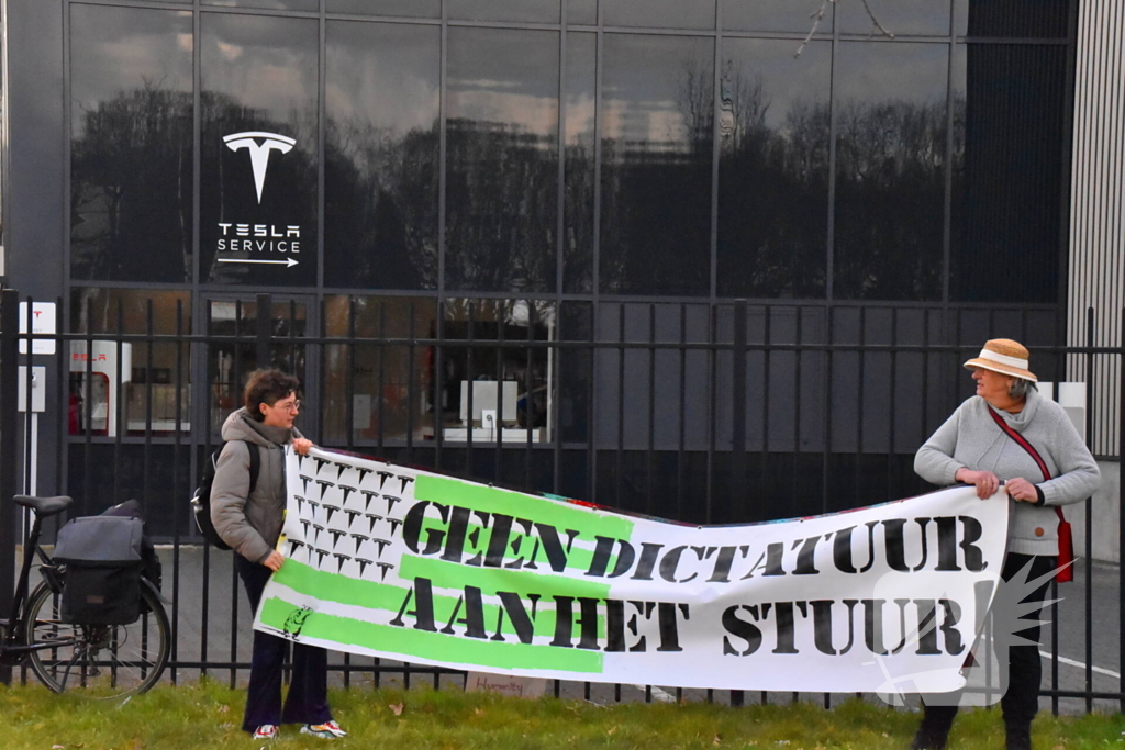 Grote opkomst bij demonstratie tegen Elon Musk en Tesla