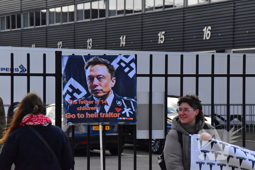 Grote opkomst bij demonstratie tegen Elon Musk en Tesla